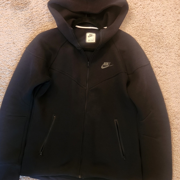 Nike Sportswear Tech Fleece WindrunnerWomen's Full-Zip Hoodie - Picture 2 of 7